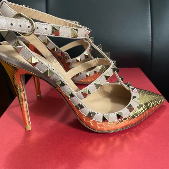 Valentino Garavani RockStud gold ankle strap pump - Picture 7 of 8